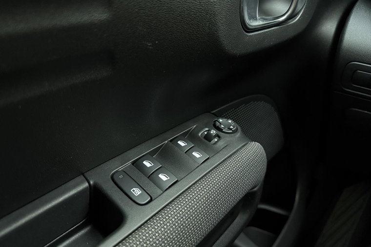 Vehicle Image 17