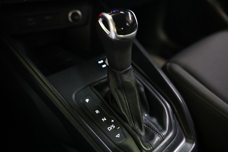 Vehicle Image 25