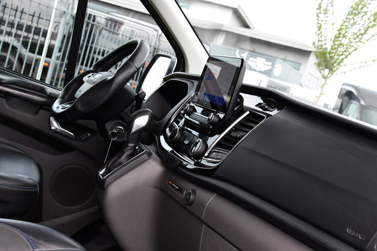 Vehicle Image 12