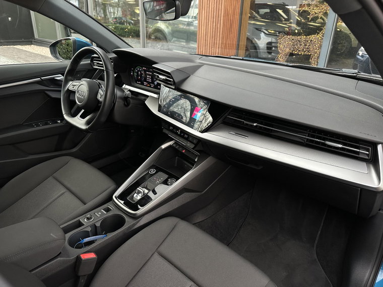 Vehicle Image 33