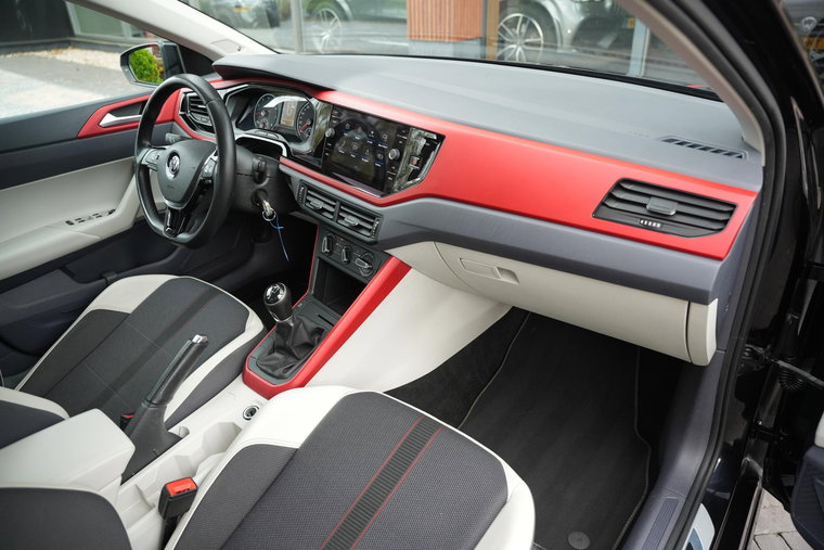 Vehicle Image 8
