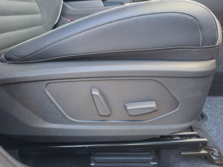 Vehicle Image 24
