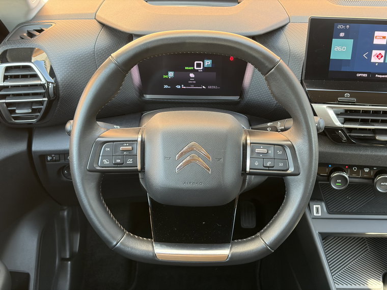 Vehicle Image 25