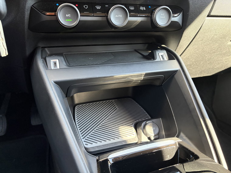 Vehicle Image 35