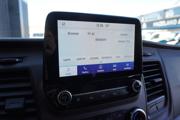 Vehicle Image 12