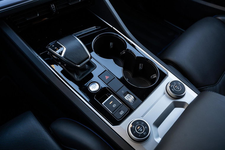Vehicle Image 25