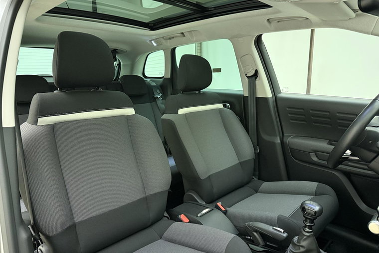 Vehicle Image 13