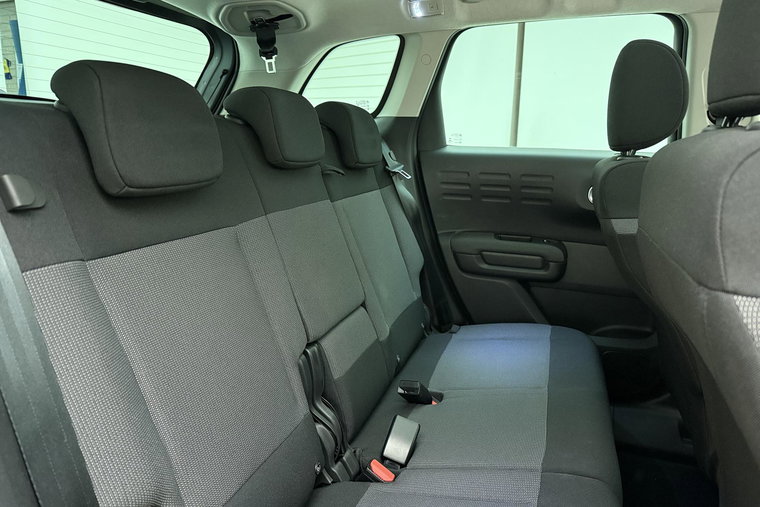 Vehicle Image 14