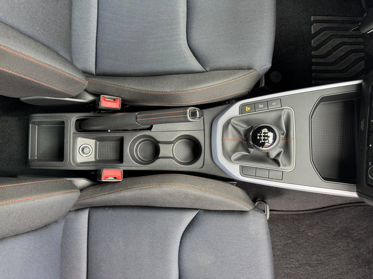 Vehicle Image 32