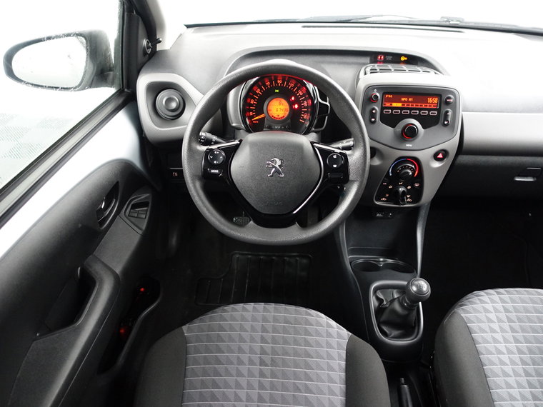 Vehicle Image 6