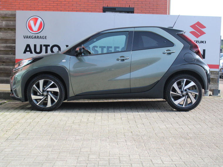 Vehicle Image 12