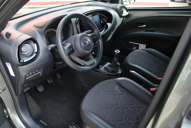 Vehicle Image 13
