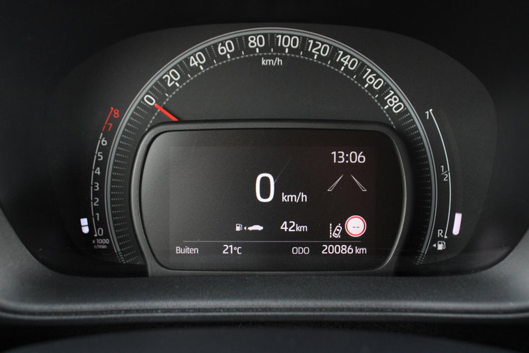 Vehicle Image 25