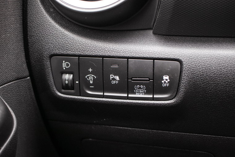 Vehicle Image 25