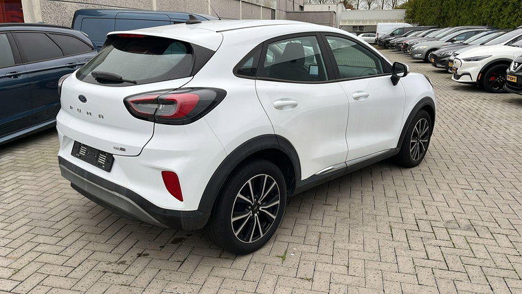 Vehicle Image 32