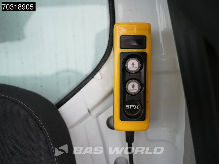 Vehicle Image 33