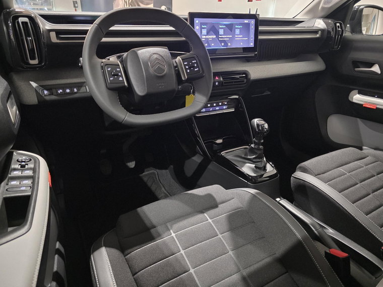 Vehicle Image 13