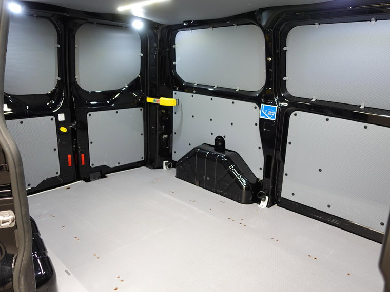 Vehicle Image 9