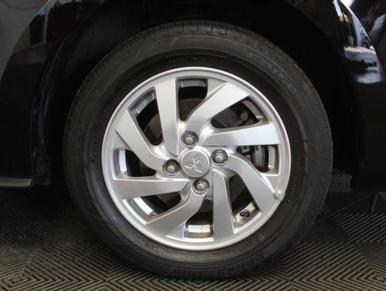 Vehicle Image 17