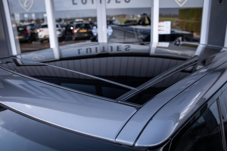 Vehicle Image 21