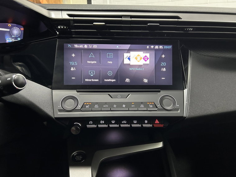 Vehicle Image 32