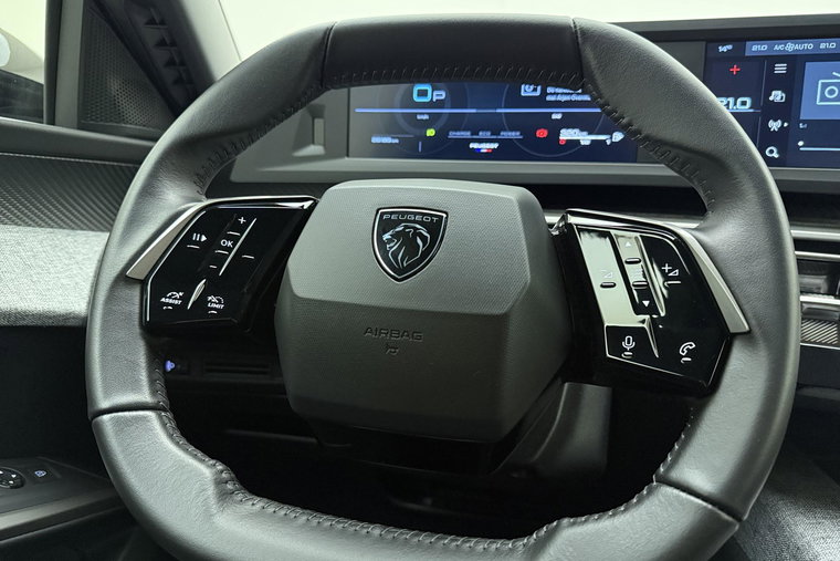 Vehicle Image 24