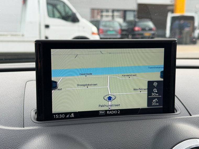 Vehicle Image 32