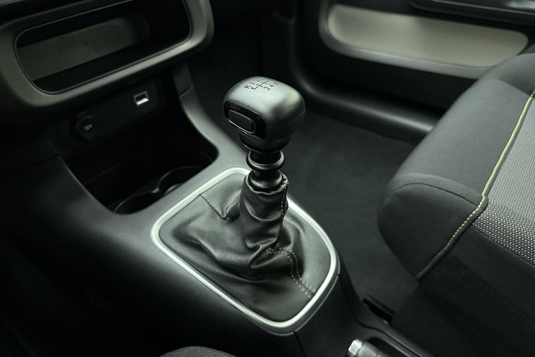 Vehicle Image 25