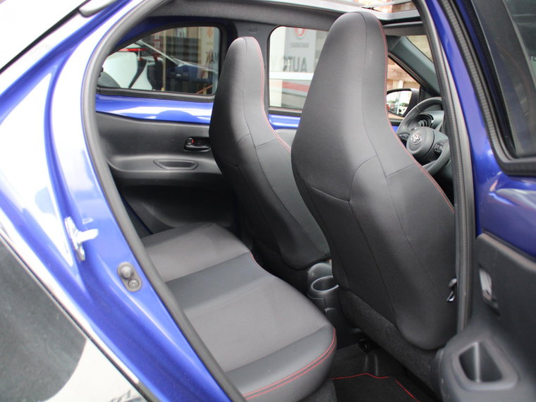 Vehicle Image 16