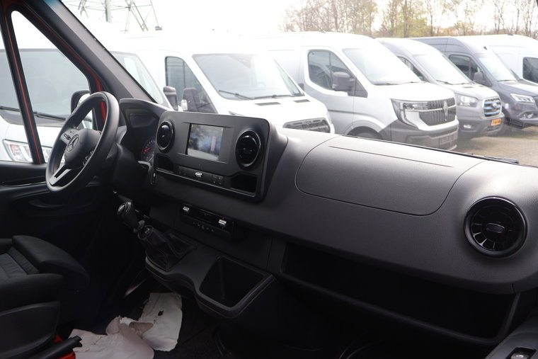 Vehicle Image 37