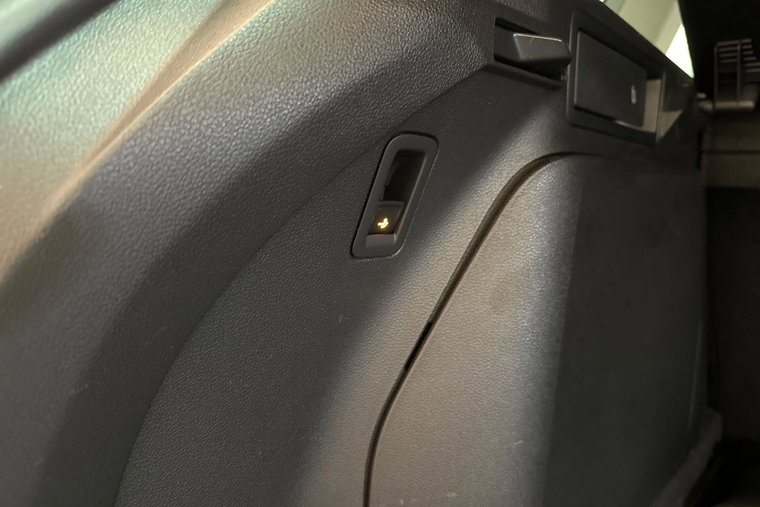 Vehicle Image 32