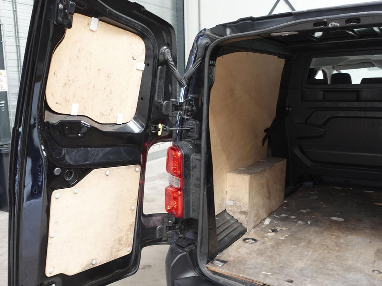Vehicle Image 11