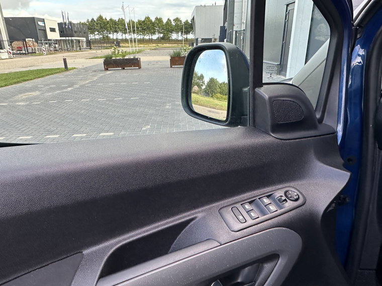 Vehicle Image 24