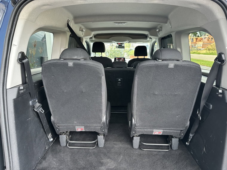 Vehicle Image 28