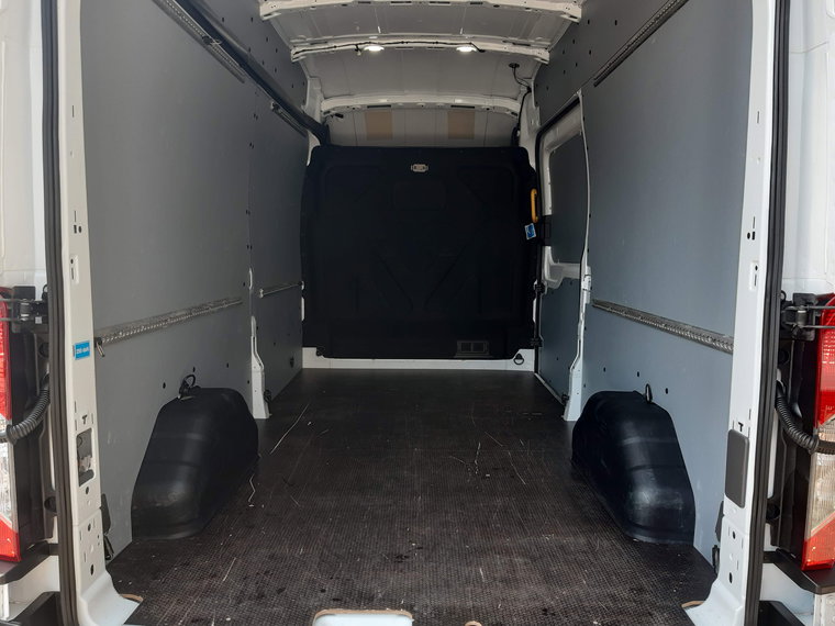 Vehicle Image 32
