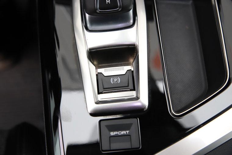 Vehicle Image 32