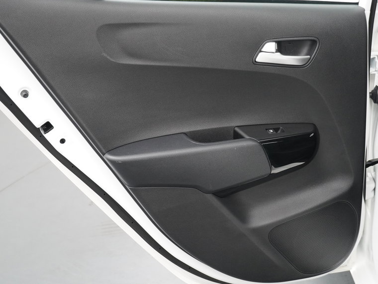 Vehicle Image 32