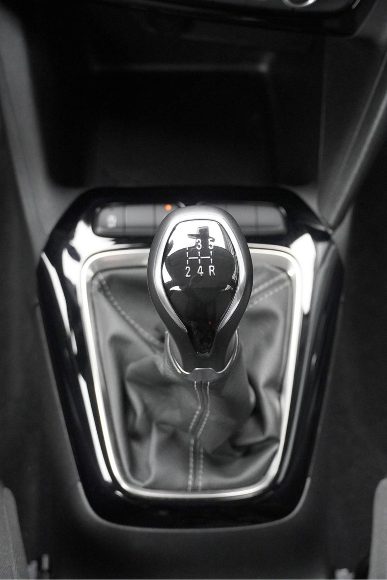 Vehicle Image 25