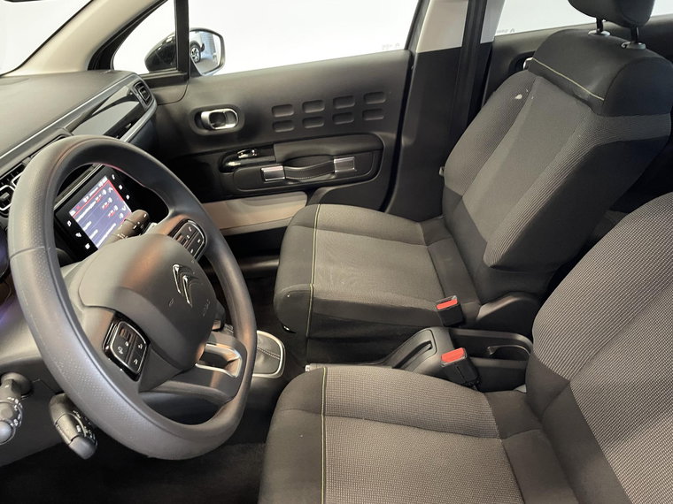 Vehicle Image 12