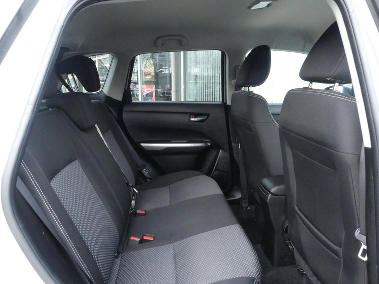 Vehicle Image 25