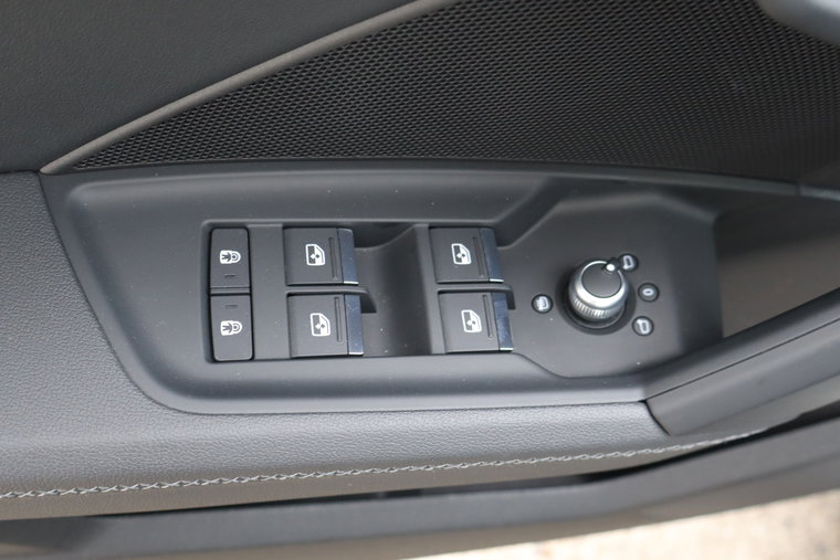 Vehicle Image 35