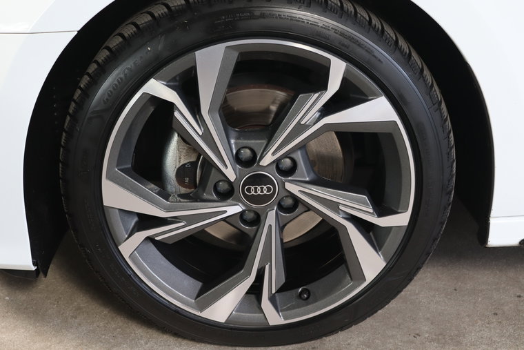 Vehicle Image 36