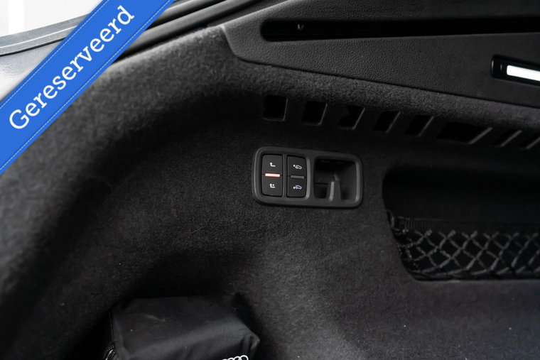 Vehicle Image 60