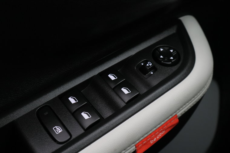 Vehicle Image 28