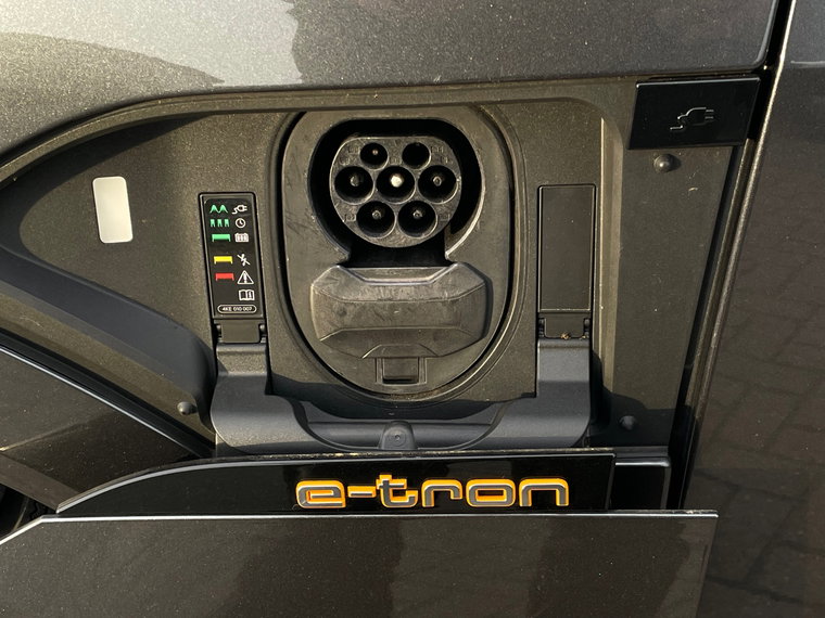Vehicle Image 42