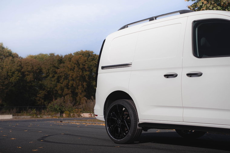 Vehicle Image 32
