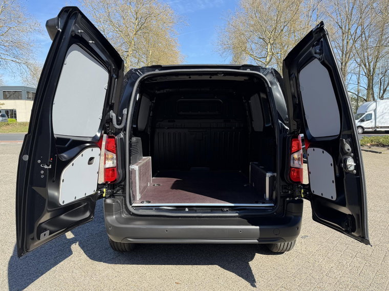 Vehicle Image 16