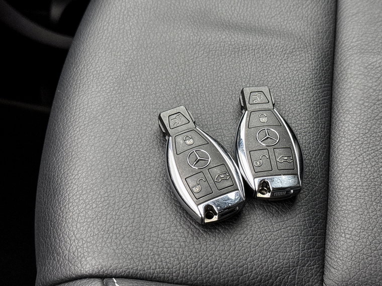 Vehicle Image 32