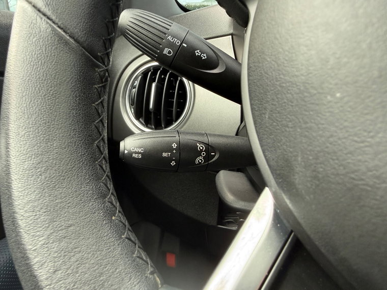 Vehicle Image 32