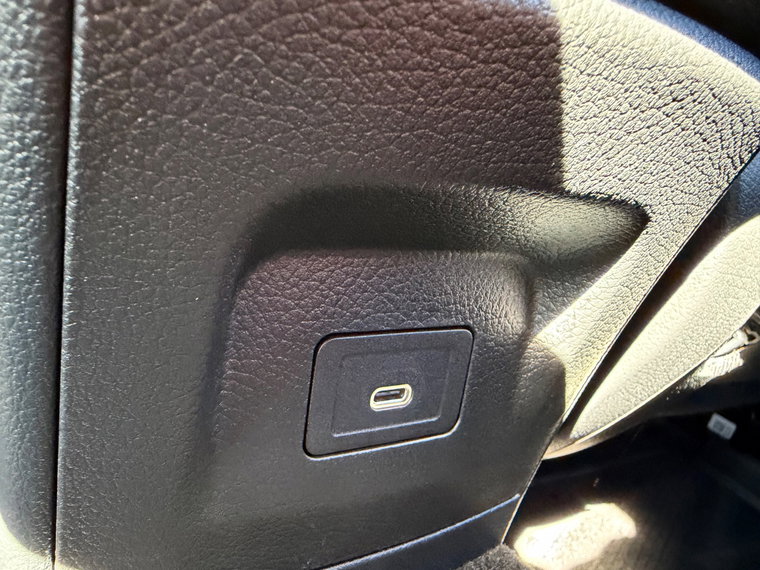Vehicle Image 36